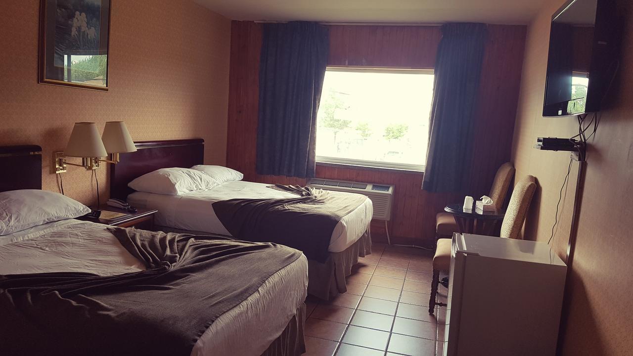 Chomedey Inn Laval Exterior foto