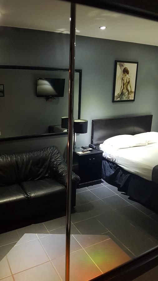 Chomedey Inn Laval Quarto foto