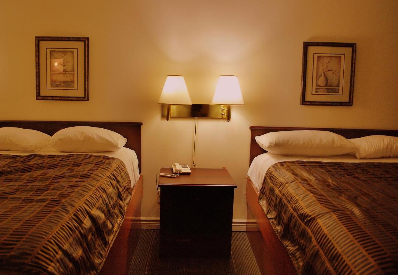 Chomedey Inn Laval Quarto foto