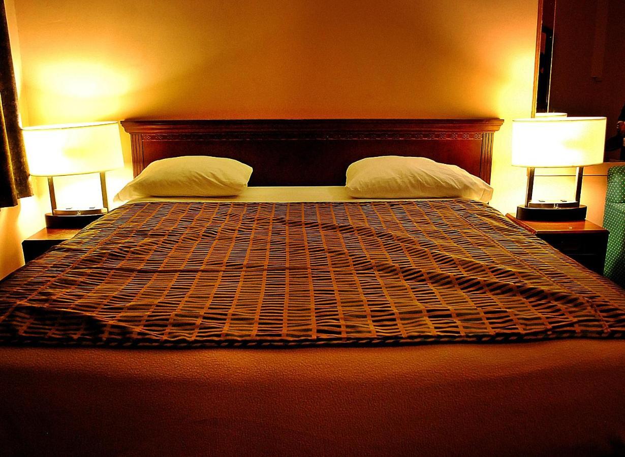 Chomedey Inn Laval Quarto foto